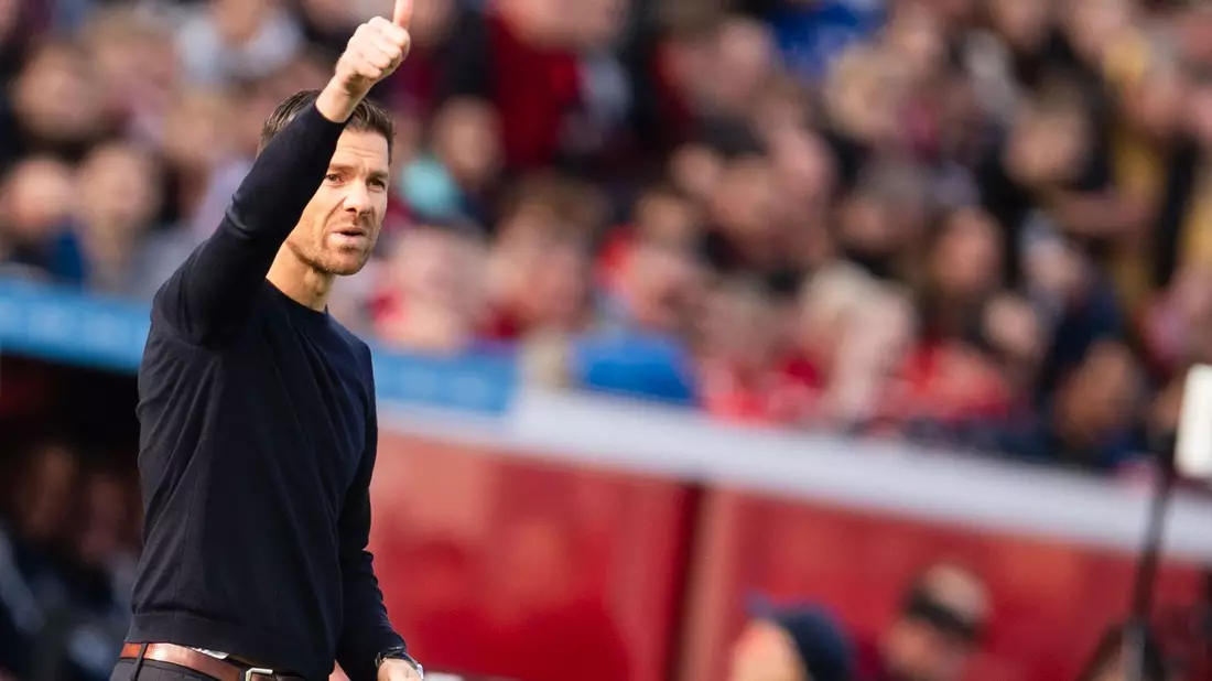 Trainer Xabi Alonso spielte mit der Werkself eine ausgezeichnete Bundesliga-Saison. - Bild: Marius Becker/dpa