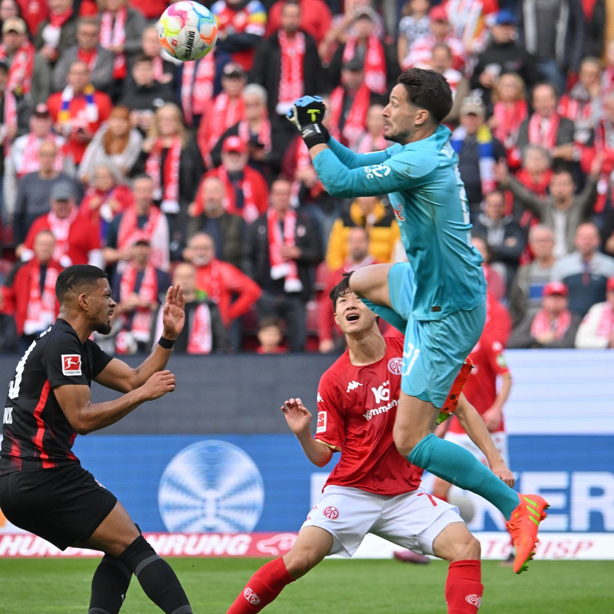 Leipzigs Lois Openda freut sich über die Tabellenführung. - Foto: Torsten Silz/dpa