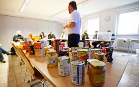 Kochen ohne Strom ist nicht komfortabel - aber möglich. (Archivfoto) - Foto: Uwe Lein/dpa
