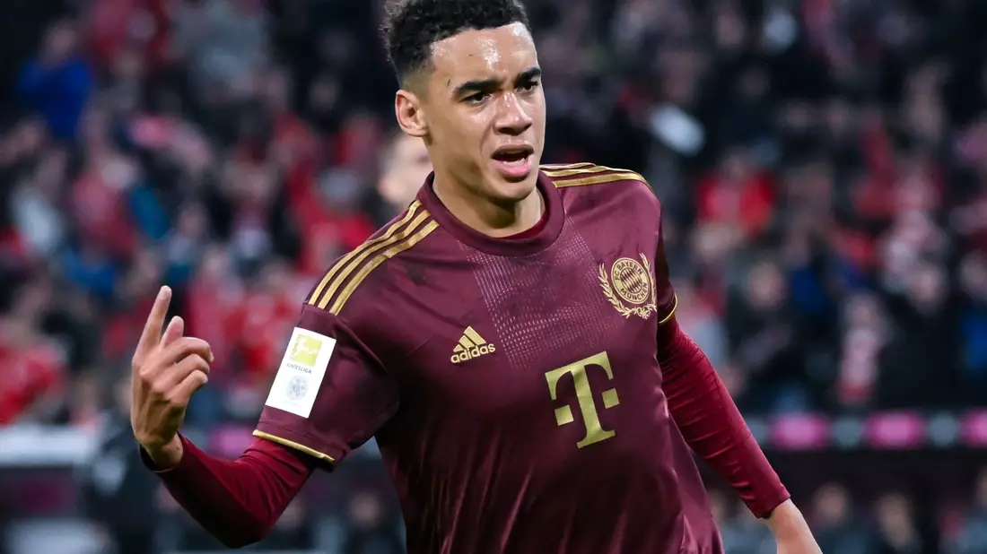 Jamal Musiala wird dem FC Bayern und dem DFB-Team vorerst fehlen. - Bild: Sven Hoppe/dpa
