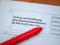 Die Zahl der Insolvenzen wird laut einem Versicherer 2024 zunehmen. - Foto: Jonas Walzberg/dpa