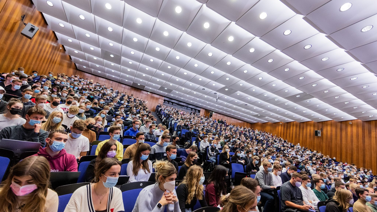 Für die Politik ist die Energiepreispauschale für Studierende ein Erfolg, obwohl weniger Berechtigte sie beantragt haben, als angenommen: «Nicht alle Studierende oder Fachschüler sind arm und auf Hilfen angewiesen», sagt FDP-Politikerin Ria Schröder. - Foto: Rolf Vennenbernd/dpa