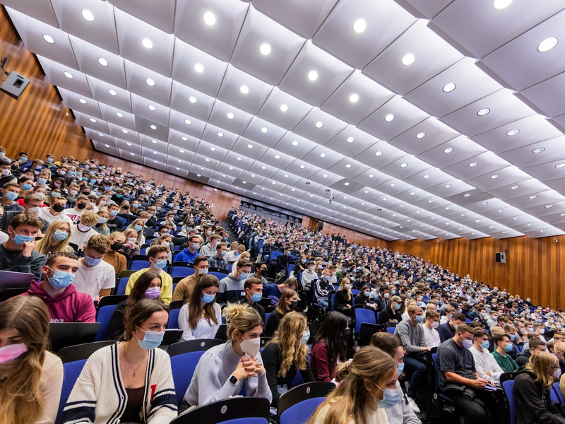 Für die Politik ist die Energiepreispauschale für Studierende ein Erfolg, obwohl weniger Berechtigte sie beantragt haben, als angenommen: «Nicht alle Studierende oder Fachschüler sind arm und auf Hilfen angewiesen», sagt FDP-Politikerin Ria Schröder. - Foto: Rolf Vennenbernd/dpa