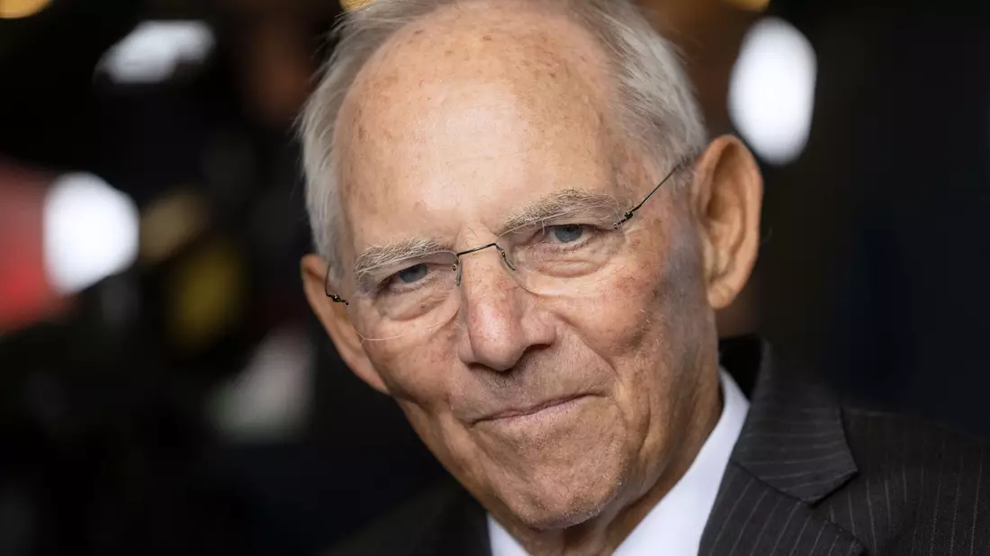 «Mich wollte er dazu bewegen, Merkel zu stürzen, um selbst Kanzler zu werden»: Wolfgang Schäuble über seinen Politik-Kollegen Edmund Stoiber. - Bild: Marijan Murat/dpa