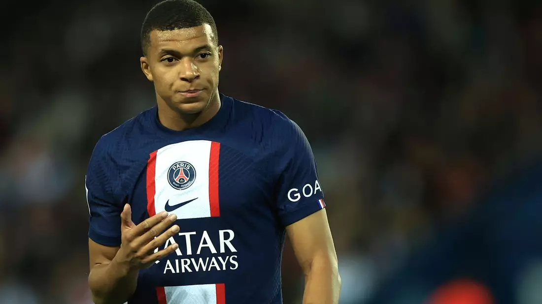 Der FC Chelsea und der FC Barcelona sind laut Medienberichten an einer Leihe von Mbappé interessiert. - Bild: Aurelien Morissard/AP/dpa