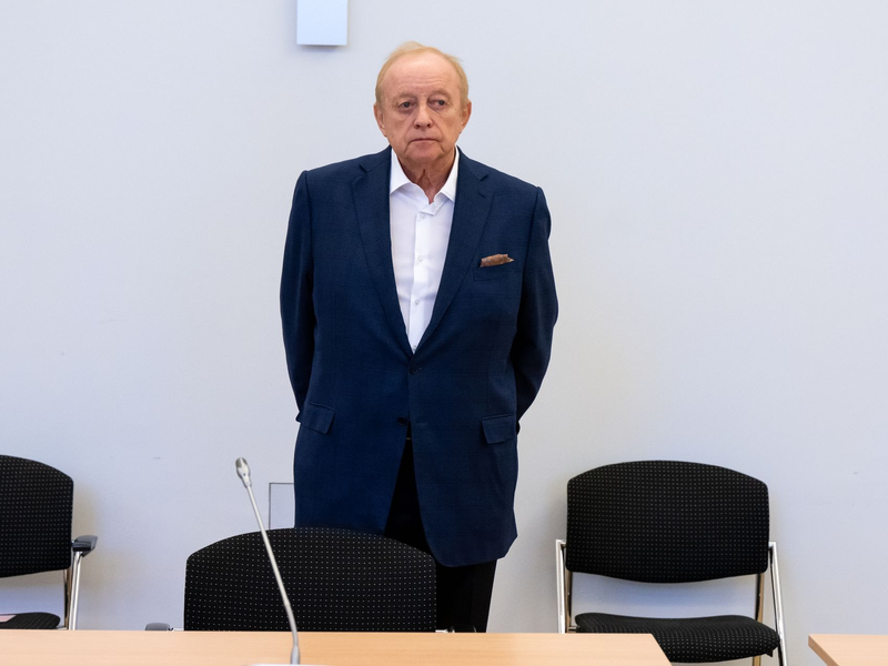 Schuhbeck steht nach dem Urteil und nach der Insolvenz seiner Restaurants vor den Trümmern einer großen, langen Karriere. - Foto: Sven Hoppe/dpa