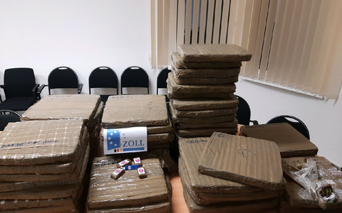 HZA-HB: Zoll stellt Waffe am Flughafen sicher / Mann wollte mit einem Stockdegen einreisen - Foto: presseportal.de HZA-HB: Zoll stellt Waffe am Flughafen sicher / Mann wollte mit einem Stockdegen einreisen - Foto: presseportal.de