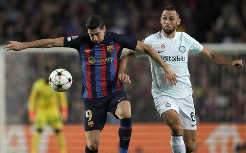 Barcelonas Lamine Yamal traf gegen Inter und sorgte für einen Altersrekord - Foto: Emilio Morenatti/AP/dpa