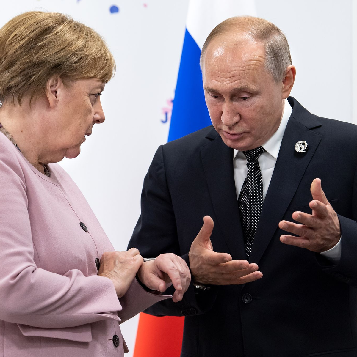 Die ehemalige Bundeskanzlerin Angela Merkel ruft zum Einsatz für Demokratie und zur Verteidigung des Grundgesetzes auf. - Foto: Bernd von Jutrczenka/dpa