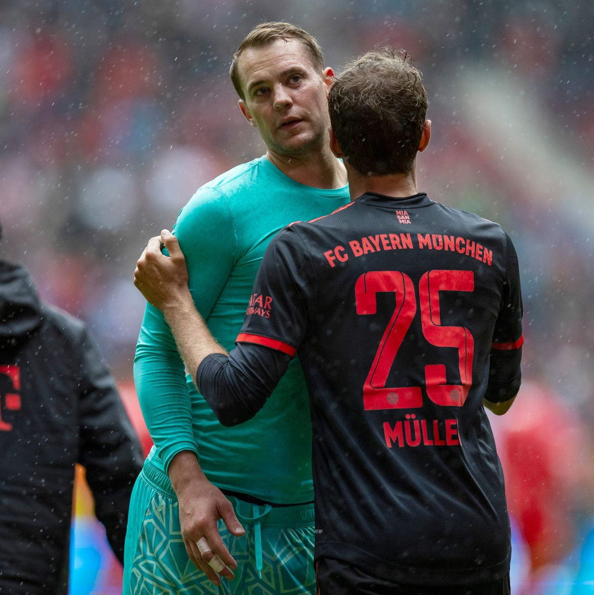 Manuel Neuer erhält über Social Media viele Reaktionen nach seinem Rücktritt aus der Nationalmannschaft. - Foto: Tom Weller/dpa