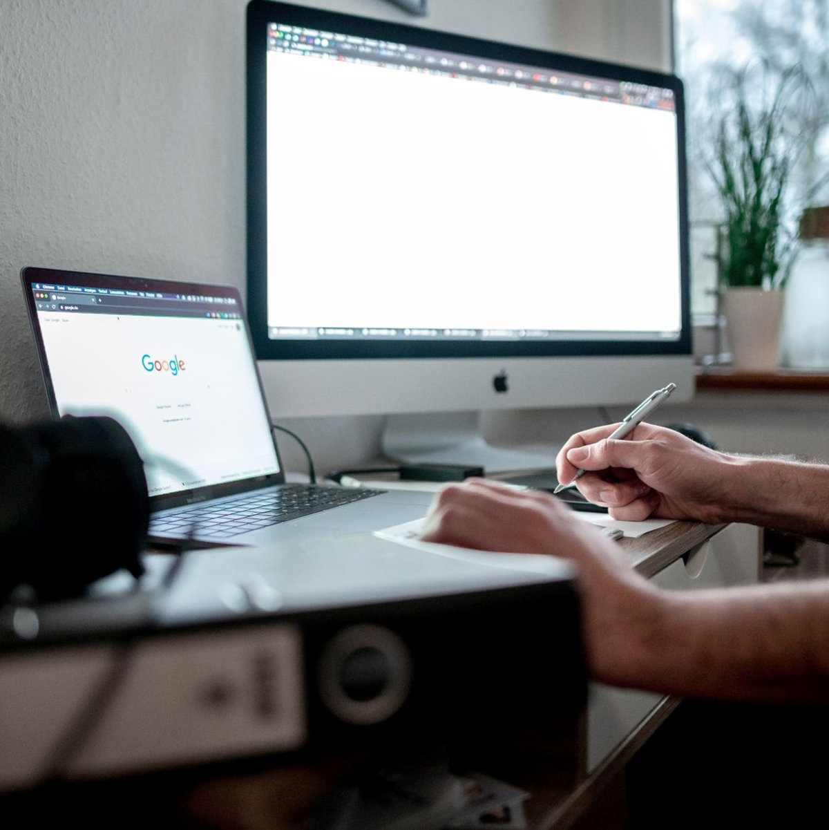 Das Homeoffice hat sich seit der Corona-Pandemie fest etabliert. (Archivbild) - Foto: Fabian Strauch/dpa