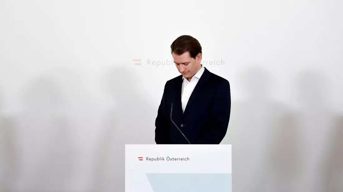 Abgesehen vom aktuellen Prozess droht dem Ex-Kanzler Sebastian Kurz noch ein zweites Verfahren. - Bild: Roland Schlager/APA/dpa