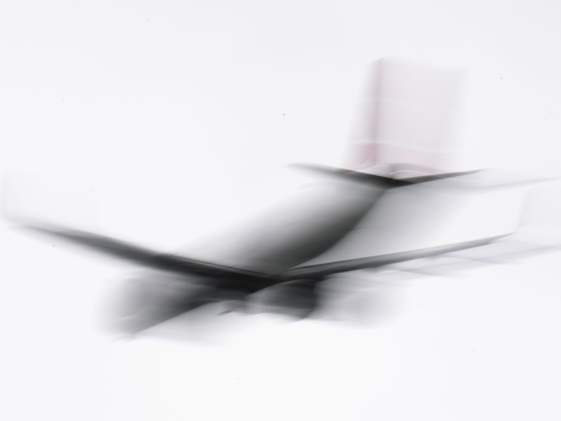 Ein Passagierflugzeug musste nach dem Start in Atlanta wegen möglichen Rauchs im Cockpit umkehren. (Symbolbild) - Foto: Julian Stratenschulte/dpa