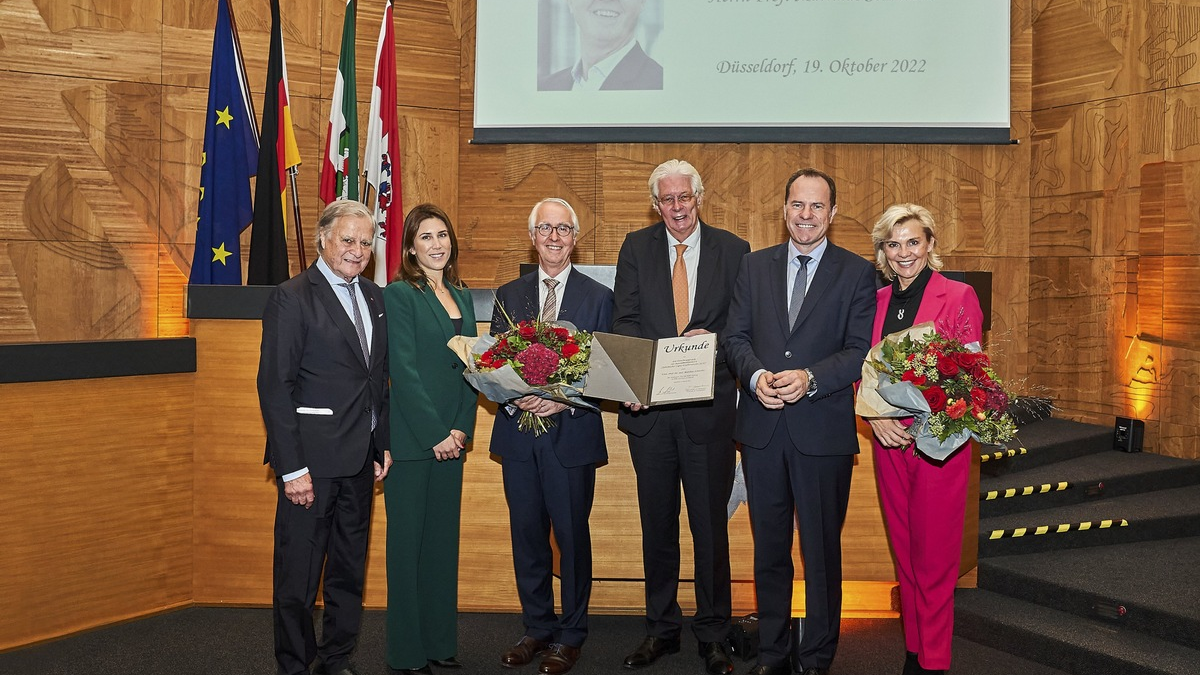LKA-BW: Fünf Festnahmen von Trickbetrügern ermöglicht: Bundesvorstand der IPA ehrt engagierte Seniorin - Foto: presseportal.de