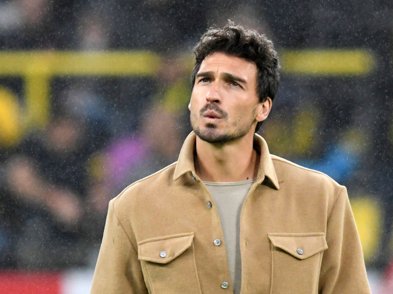 Dortmunds Mats Hummels (r) köpft den Ball zum 2:1. - Foto: Bernd Thissen/dpa