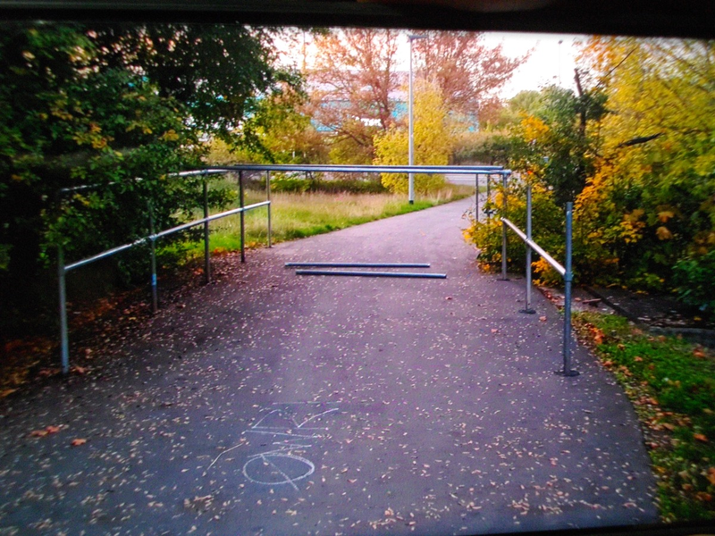 POL-PDLD: Brückengeländer beschädigt - Zeugen gesucht - Foto: presseportal.de