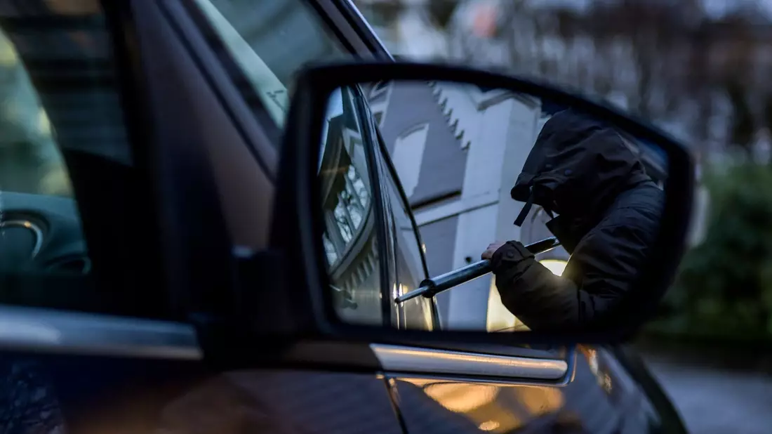 In Deutschland sind wieder mehr Autos gestohlen worden (Symbolbild). - Bild: Axel Heimken/dpa