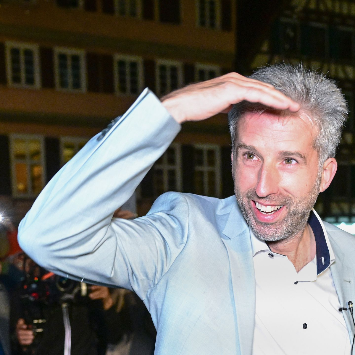 Oberbürgermeister Boris Palmer kommt zur Pressekonferenz im Tübinger Landratsamt. - Foto: Bernd Weißbrod/dpa
