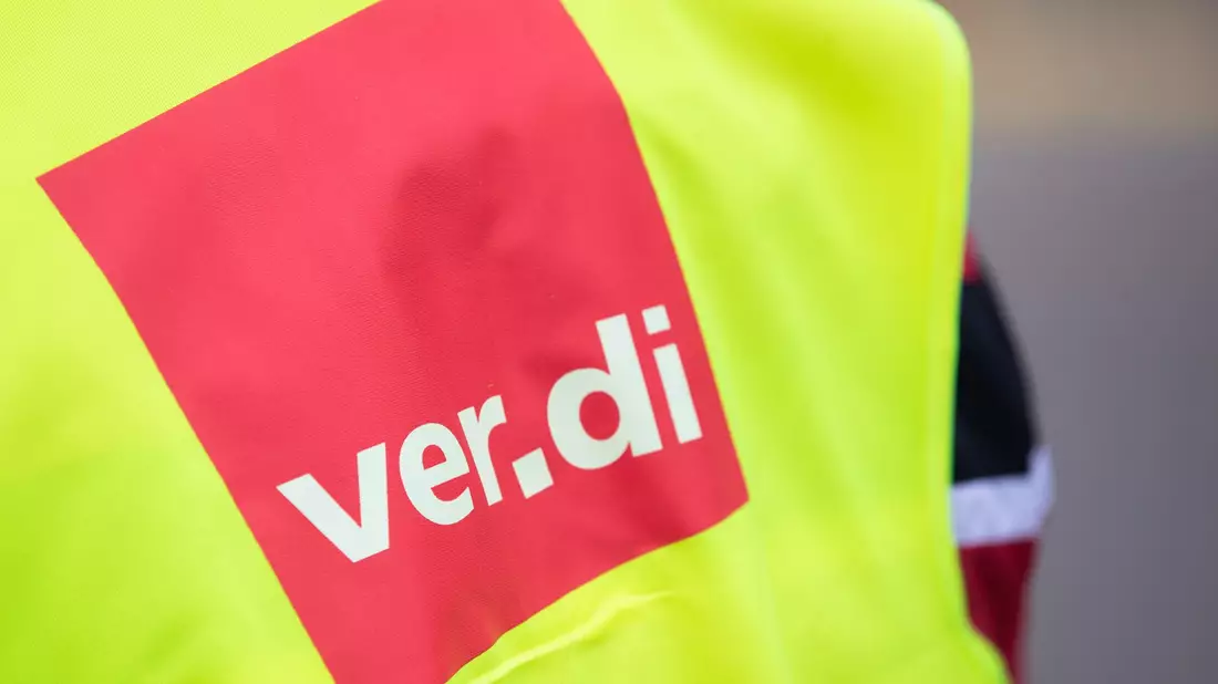 «Wir haben den Anspruch, den Reallohnverlust der vergangenen beiden Jahre auszugleichen», sagt Verdi-Verhandlungsführer Jan Duscheck. - Bild: Tom Weller/dpa