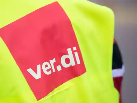 «Wir haben den Anspruch, den Reallohnverlust der vergangenen beiden Jahre auszugleichen», sagt Verdi-Verhandlungsführer Jan Duscheck. - Foto: Tom Weller/dpa
