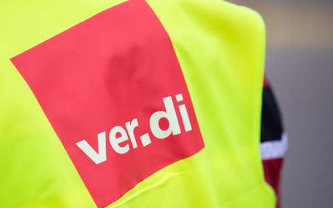 Verdi fordert im Einzelhandel mindestens 2,50 Euro mehr pro Stunde. - Foto: Tom Weller/dpa
