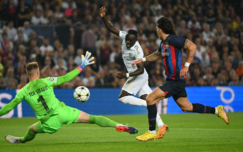 Sorgte in der achten Minute für das 1:0 der Münchner: Kingsley Coman. - Foto: Peter Kneffel/dpa