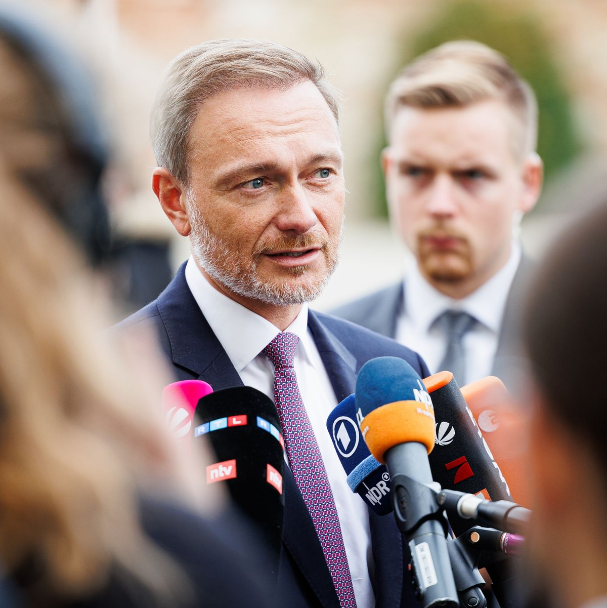 «Wir können derzeit keine zusätzlichen Beiträge zum Haushalt der Europäischen Union zeichnen», sagt Bundesfinanzminister Christian Lindner (FDP). - Foto: Michael Matthey/dpa