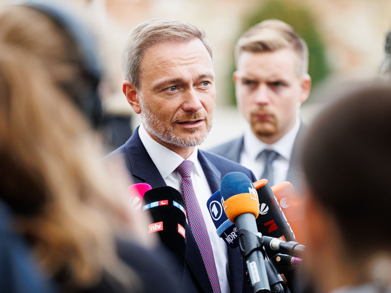 «Wir können derzeit keine zusätzlichen Beiträge zum Haushalt der Europäischen Union zeichnen», sagt Bundesfinanzminister Christian Lindner (FDP). - Foto: Michael Matthey/dpa