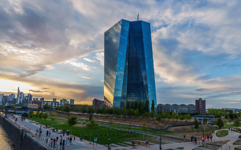 EZB in Frankfurt: Direktoriumsmitglied Isabel Schnabel warnt vor zu starken Zinssenkungen (Archivbild). - Foto: Andreas Arnold/dpa