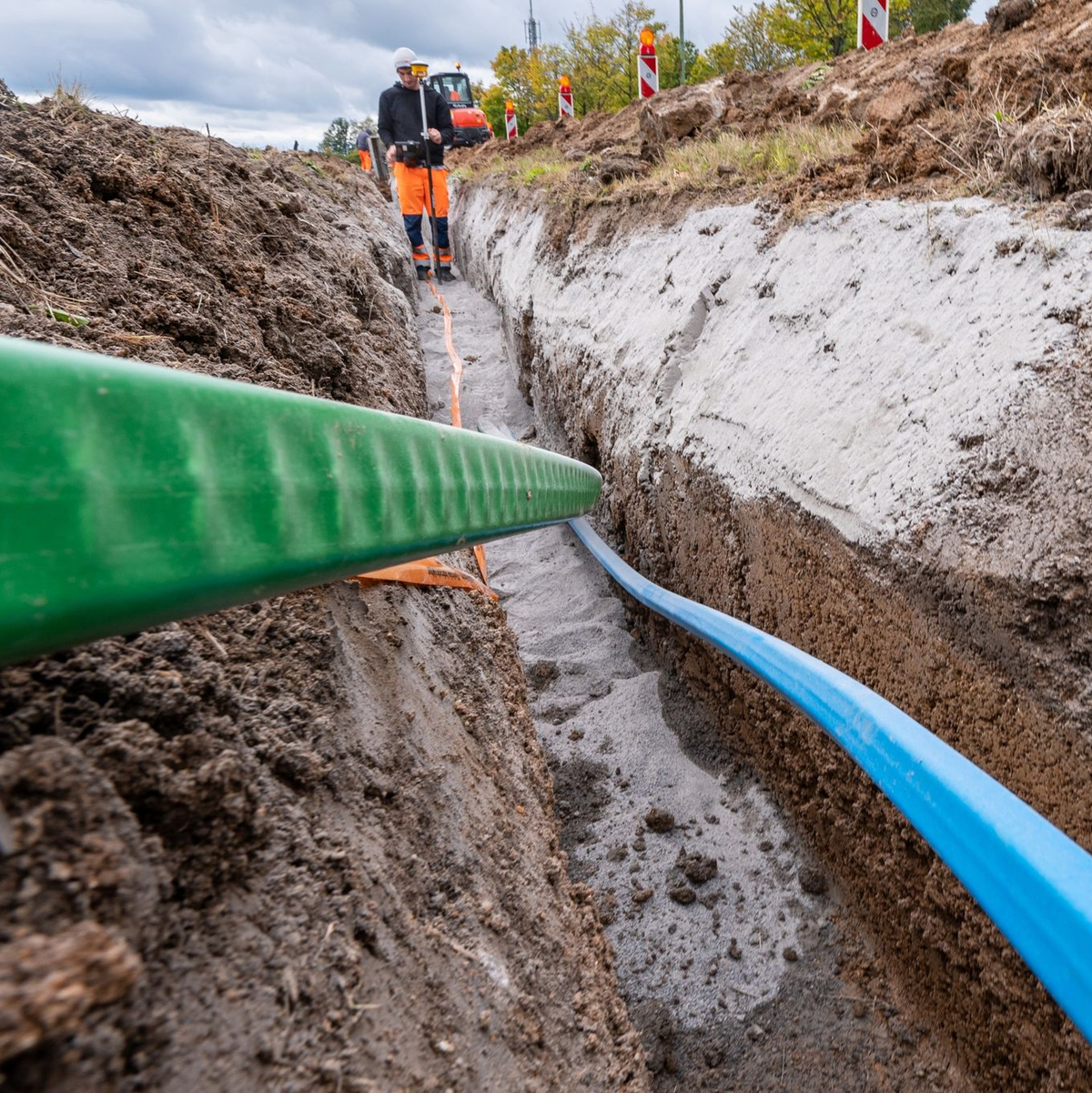 Glasfaseranschlüsse sind bisher für rund ein Drittel der deutschen Haushalte verfügbar. (Archivbild) - Foto: Armin Weigel/dpa