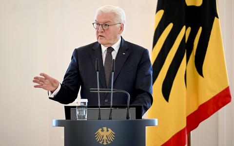 Bundespräsident Frank-Walter Steinmeier trifft Tschechiens Präsident  Petr Pavel (r.) auf der Prager Burg. - Foto: Britta Pedersen/dpa