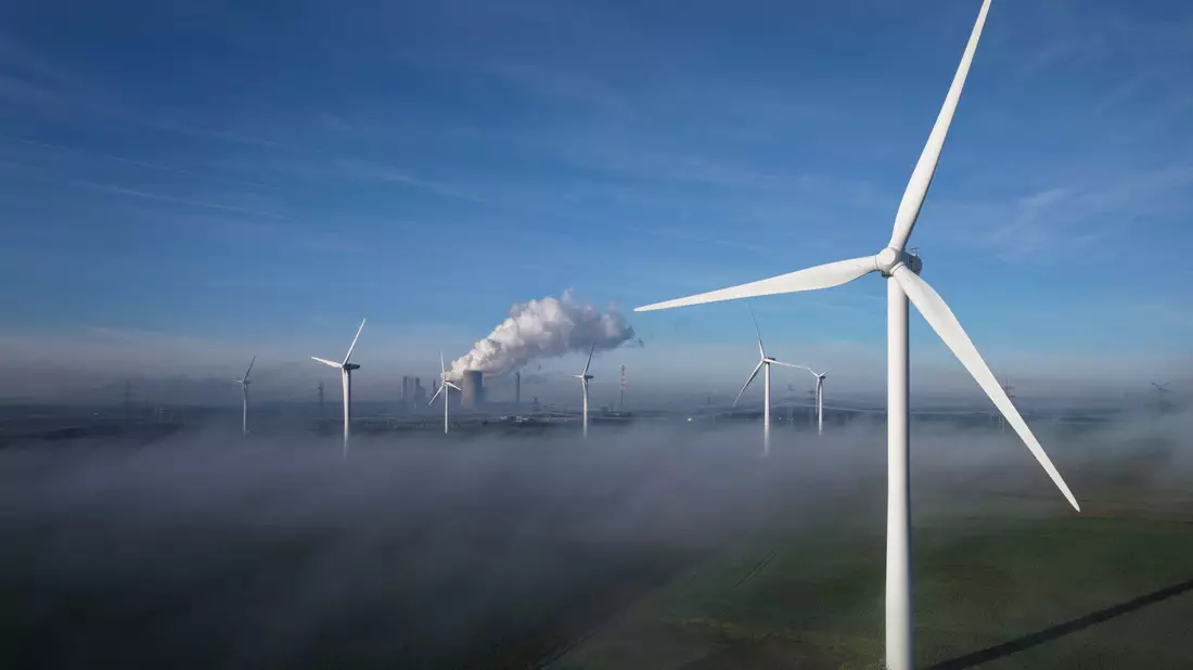 Der Ausbau von Windrädern an Land in Deutschland hat sich im vergangenen Jahr deutlich beschleunigt. - Bild: Henning Kaiser/dpa