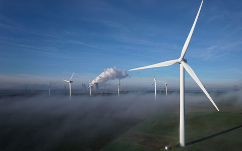 Der Ausbau von Windrädern an Land in Deutschland hat sich im vergangenen Jahr deutlich beschleunigt. - Foto: Henning Kaiser/dpa