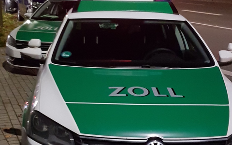 POL-VDMZ: Jahreskontrolle der Verkehrsdirektion Mainz - Gewerblicher Güter- und Personenverkehr im Fokus - Foto: presseportal.de POL-VDMZ: Jahreskontrolle der Verkehrsdirektion Mainz - Gewerblicher Güter- und Personenverkehr im Fokus - Foto: presseportal.de