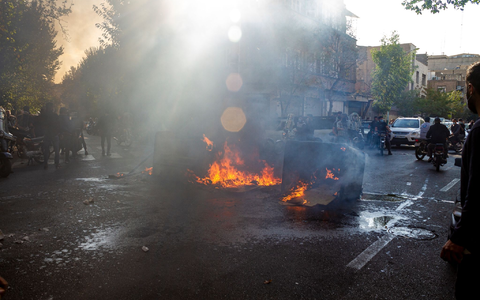 Der Tod der jungen Kurdin Mahsa Amini trifft einen Nerv und bringt im Iran die schwersten Proteste seit Jahrzehnten ins Rollen. - Foto: Uncredited/AP/dpa Der Tod der jungen Kurdin Mahsa Amini trifft einen Nerv und bringt im Iran die schwersten Proteste seit Jahrzehnten ins Rollen. - Foto: Uncredited/AP/dpa