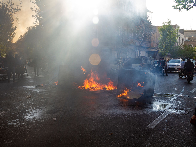Der Tod der jungen Kurdin Mahsa Amini trifft einen Nerv und bringt im Iran die schwersten Proteste seit Jahrzehnten ins Rollen. - Foto: Uncredited/AP/dpa