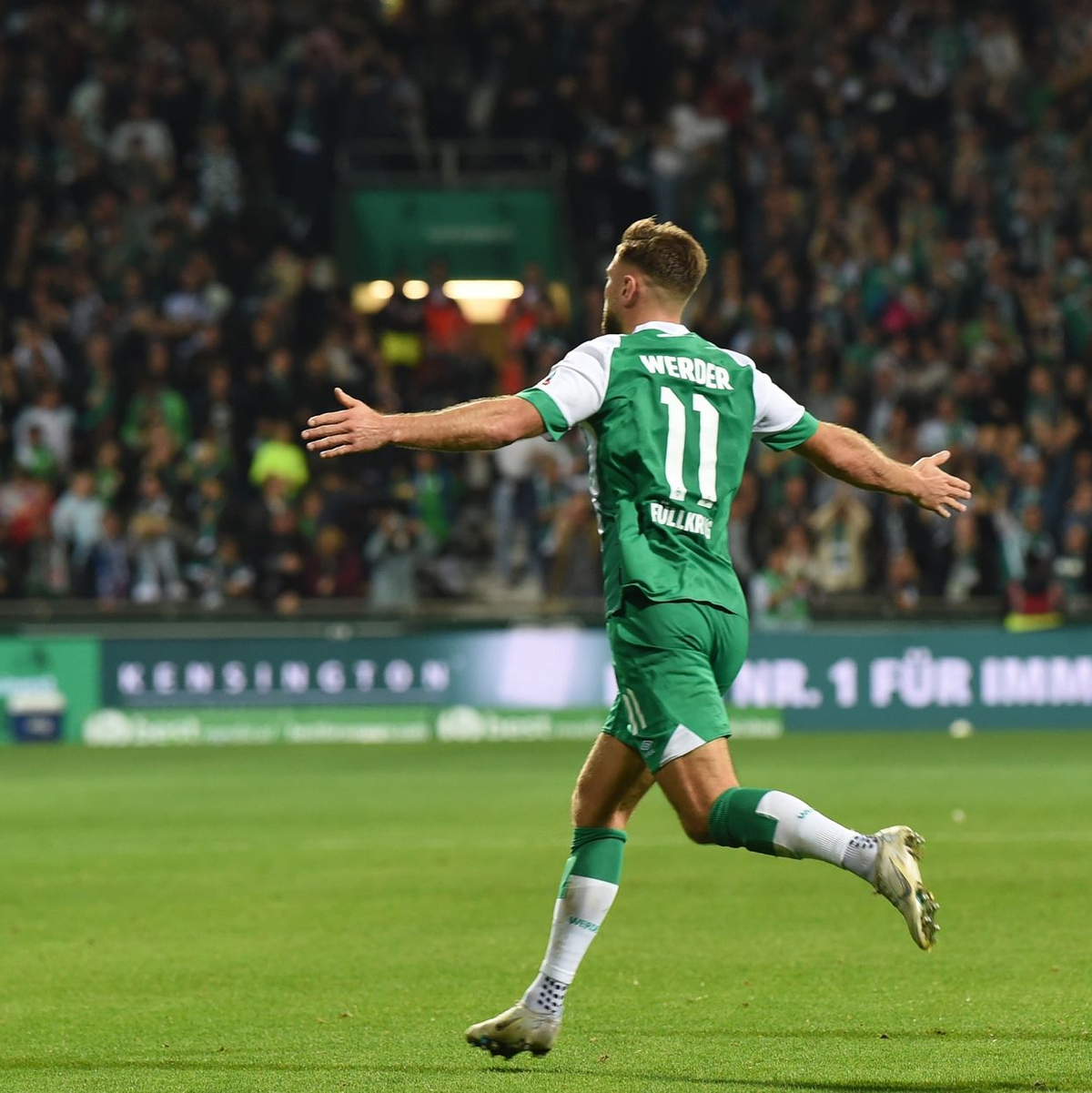 Werders Justin Njinmah (M) sorgte für das Bremer 2:1 gegen den SC Freiburg. - Foto: Carmen Jaspersen/dpa