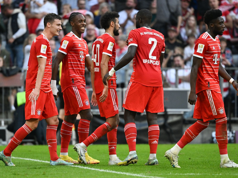Bayerns Harry Kane (l) erzielte beim Sieg gegen Mainz drei Tore. - Foto: Sven Hoppe/dpa