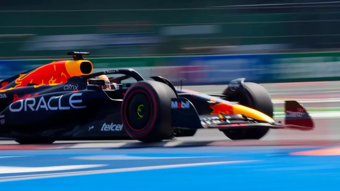 Fuhr im Auftakttraining in Mexiko-Stadt zur Bestzeit: Max Verstappen. - Bild: Fernando Llano/AP/dpa