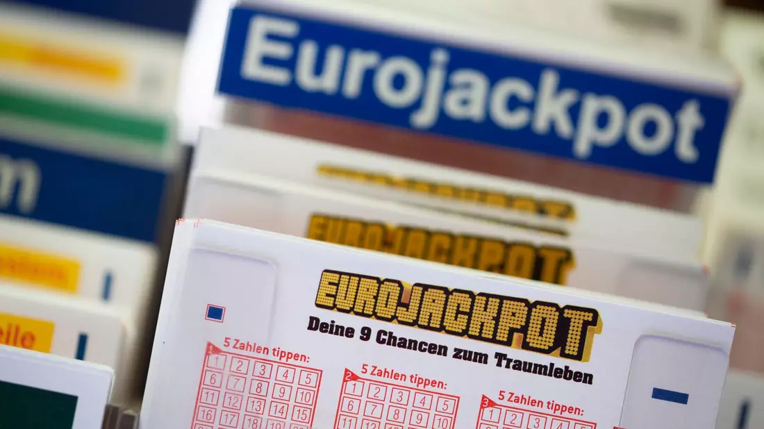 Der Eurojackpot geht nach Niedersachsen. - Bild: Thomas Banneyer/dpa