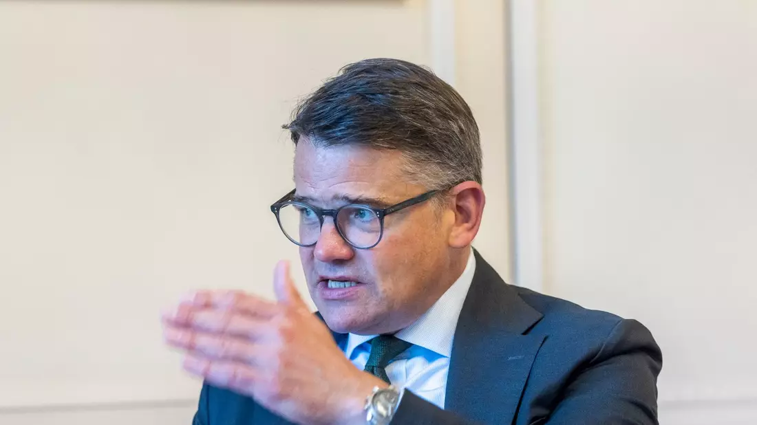 Bei den Kommunalwahlen entscheidet sich nach den Worten von Regierungschef Rhein, wie die Menschen «zur Politik stehen und wie sie die Demokratie bewerten». - Bild: Helmut Fricke/dpa