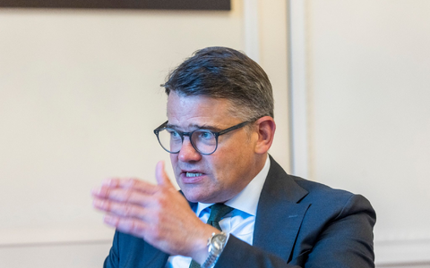 Bei den Kommunalwahlen entscheidet sich nach den Worten von Regierungschef Rhein, wie die Menschen «zur Politik stehen und wie sie die Demokratie bewerten». - Foto: Helmut Fricke/dpa