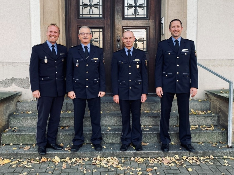 POL-OLD: +++ Polizeipräsident Andreas Sagehorn führt Thomas Weber in neues Amt als Leiter der Polizeiinspektion Oldenburg-Stadt/Ammerland ein +++ Feierstunde im Alten Landtag +++ - Foto: presseportal.de