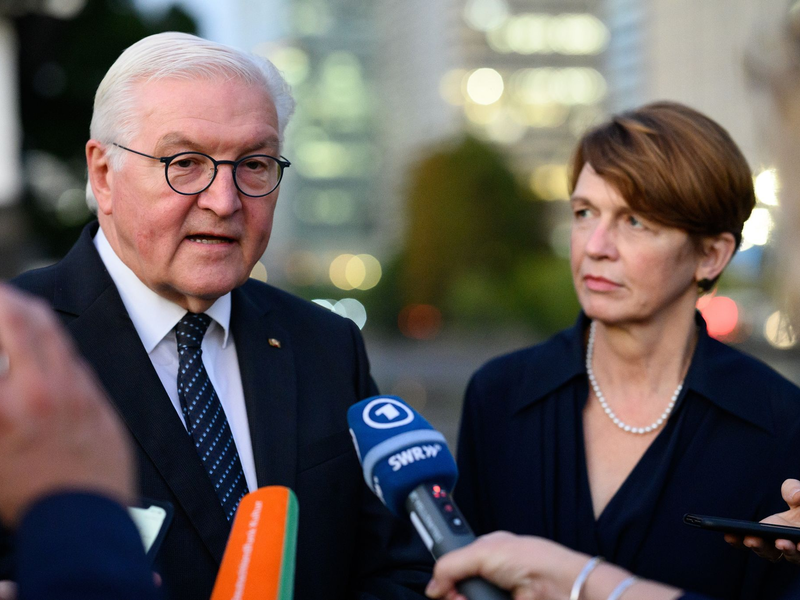 Bundespräsident Steinmeier besucht die Expo 2025 und eröffnet den Deutschen Nationentag. - Foto: Bernd von Jutrczenka/dpa