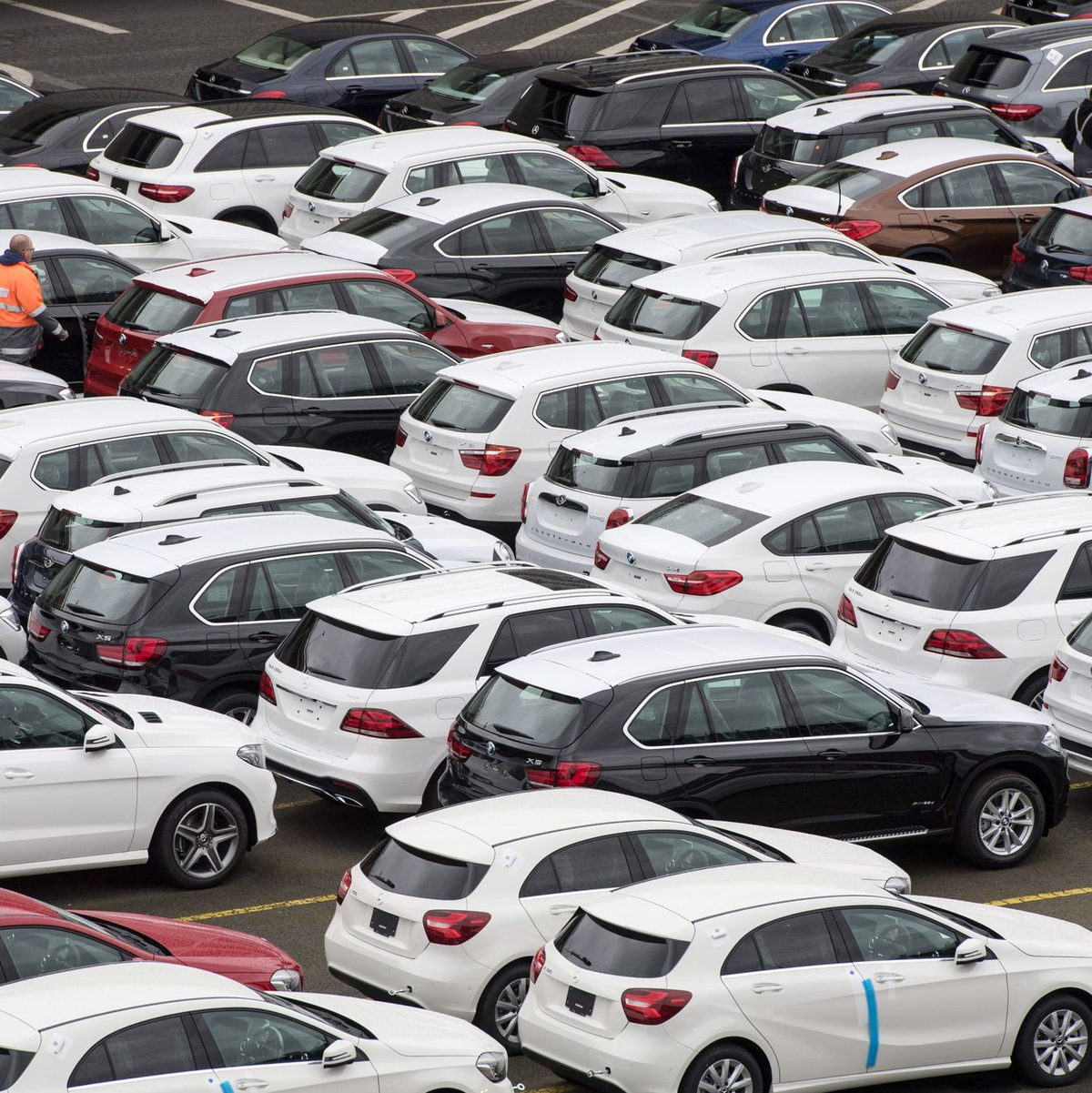 Einbruch beim Neuwagenabsatz. (Archivbild) - Foto: Ingo Wagner/dpa