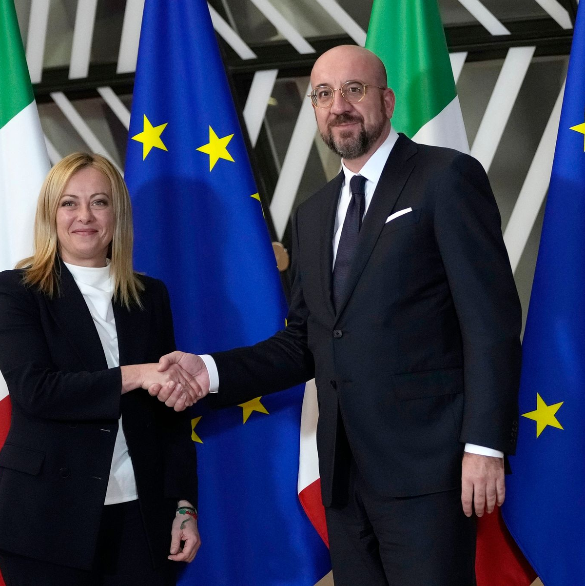 Anfang November hatte die EU-Kommission die Aufnahme von Beitrittsverhandlungen mit der Ukraine empfohlen. - Foto: Virginia Mayo/AP/dpa