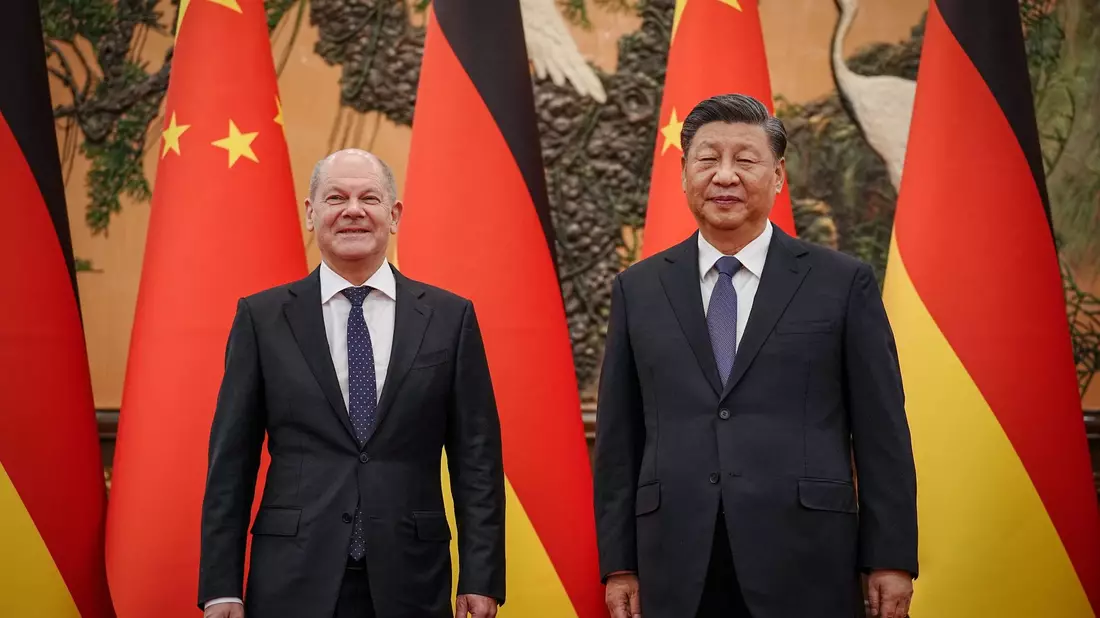 Chinas Präsident Xi Jinping empfängt Bundeskanzler Olaf Scholz im November 2022 in Peking. - Bild: Kay Nietfeld/dpa Pool/dpa
