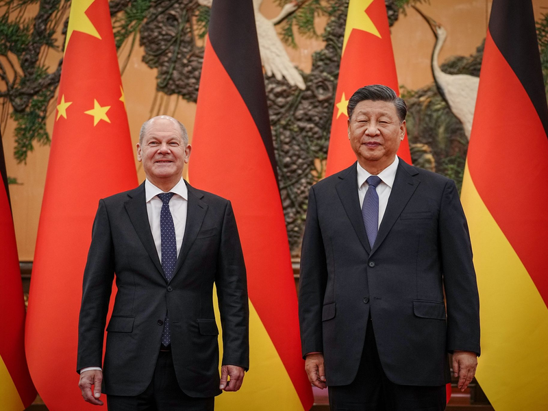 Chinas Präsident Xi Jinping empfängt Bundeskanzler Olaf Scholz im November 2022 in Peking. - Foto: Kay Nietfeld/dpa Pool/dpa