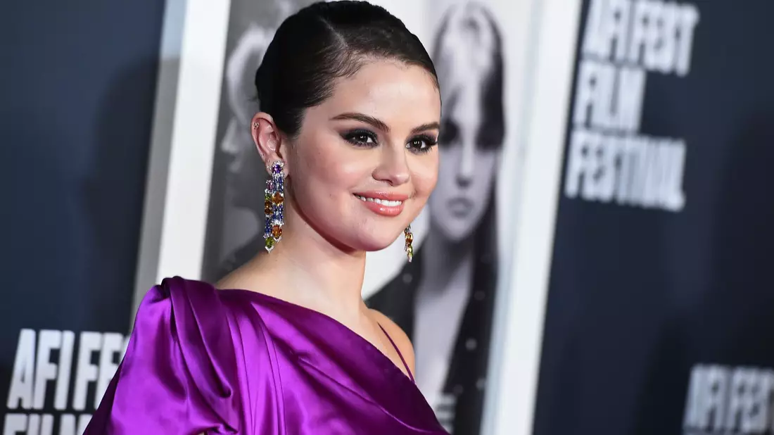 US-Sängerin Selena Gomez (33) erzählt vom Beginn ihrer Freundschaft mit Popstar-Kollegin Taylor Swift (35) nach ihren jeweiligen Trennungen von einem der Jonas Brothers. (Archivbild) - Bild: Jordan Strauss/Invision/dpa