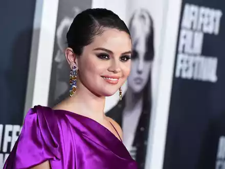 US-Sängerin Selena Gomez (33) erzählt vom Beginn ihrer Freundschaft mit Popstar-Kollegin Taylor Swift (35) nach ihren jeweiligen Trennungen von einem der Jonas Brothers. (Archivbild) - Foto: Jordan Strauss/Invision/dpa